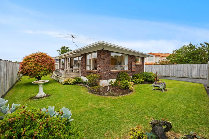 5/33 Swanson Road, Henderson, Auckland - Carousel 1