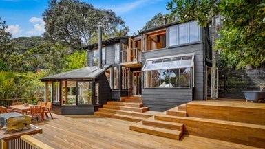 55 Rayner Road, New Lynn - Carousel 1