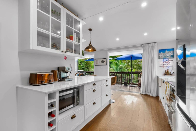 860 Beach road, Waiake, North Shore City - Carousel 1