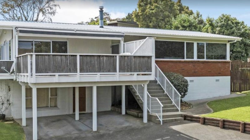 13 Juliet Avenue, Howick, Auckland - Carousel 1