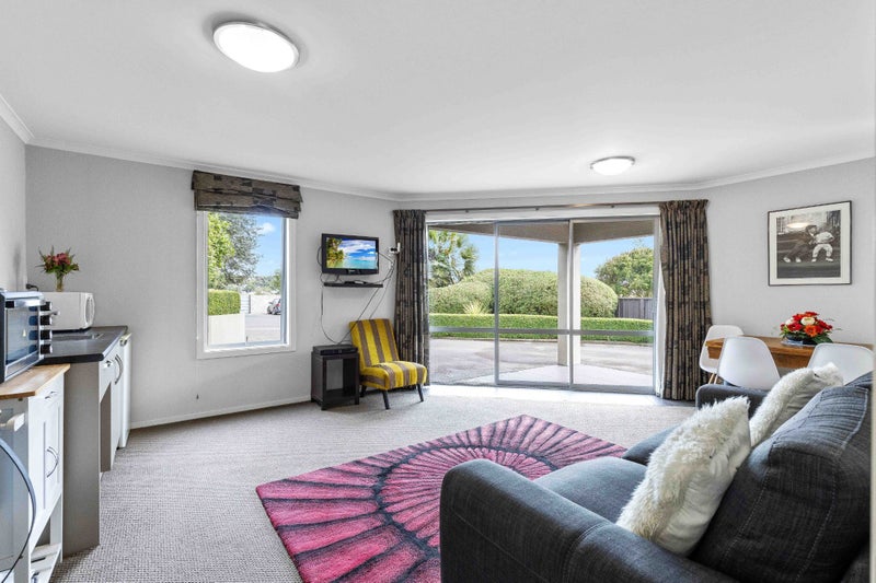 41 Huron Street, East Gore, Gore - Carousel 2