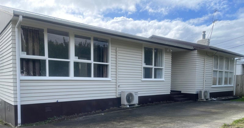 20 Larnoch Road, Henderson, Auckland - Carousel 1