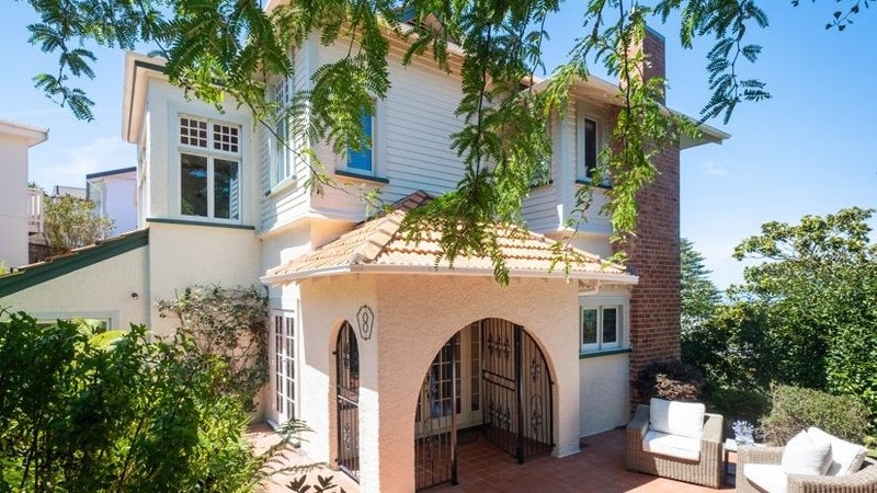 8 Cobden Road, Bluff Hill, Napier - Carousel 1