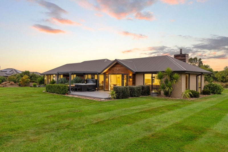 22 Landsborough Drive, Darfield, Darfield - Carousel 2