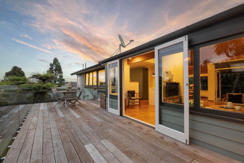 62 Tainui Road, Titirangi, Auckland - Carousel 1