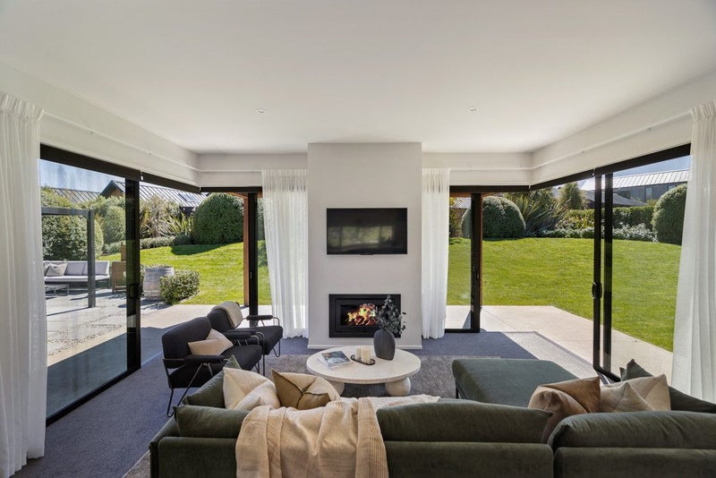 6 Pendeen Crescent, Jacks Point, QUEENSTOWN - Carousel 1