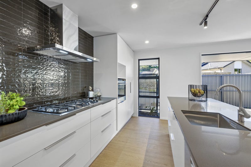 21B Sycamore Grove, Lower Vogeltown, New Plymouth - Carousel 2