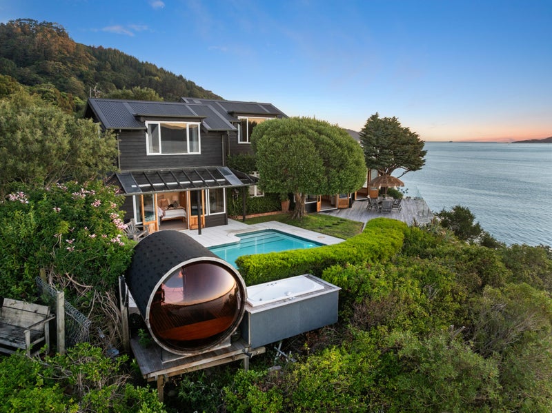 1 Rangiuru Road, Mahina Bay, Lower Hutt - Carousel 1