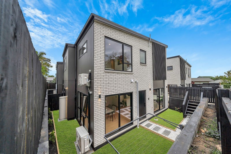 Lot 2/18 Sunnyhill Crescent, Sunnyhills, Manukau City, Auckland - Carousel 1