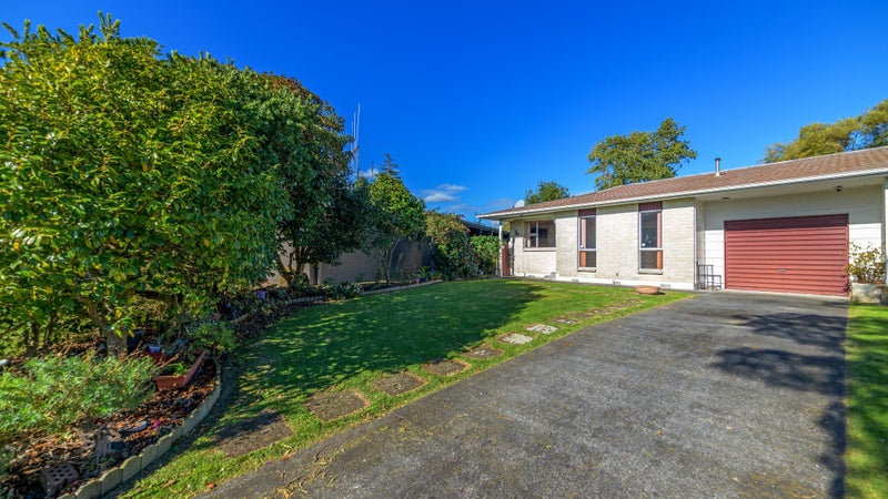 8A Gainsborough Grove, Highbury, Palmerston North - Carousel 1