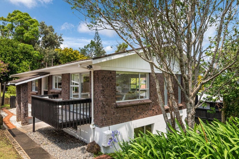 4 Sispara Place, Beach Haven, Auckland - Carousel 2