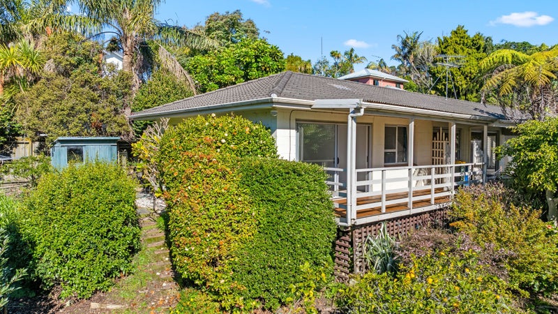 2/3 Holt Avenue, Torbay, Auckland - Carousel 1