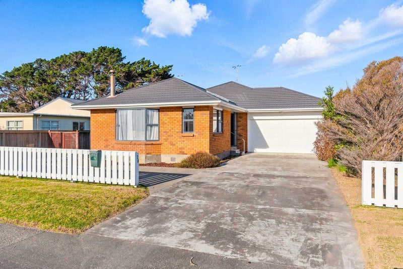 28 Te Kupe Road, Paraparaumu Beach, Paraparaumu - Carousel 1