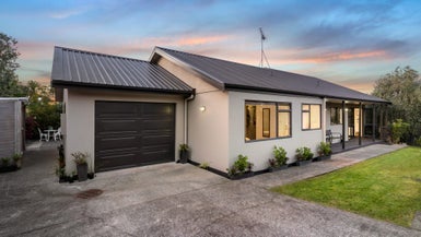 5A Ballini Rise, West Harbour, Auckland - Carousel 1