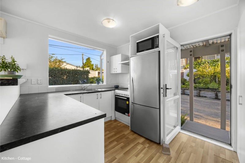 14 Sherwood Avenue, Te Atatu South, Auckland - Carousel 2