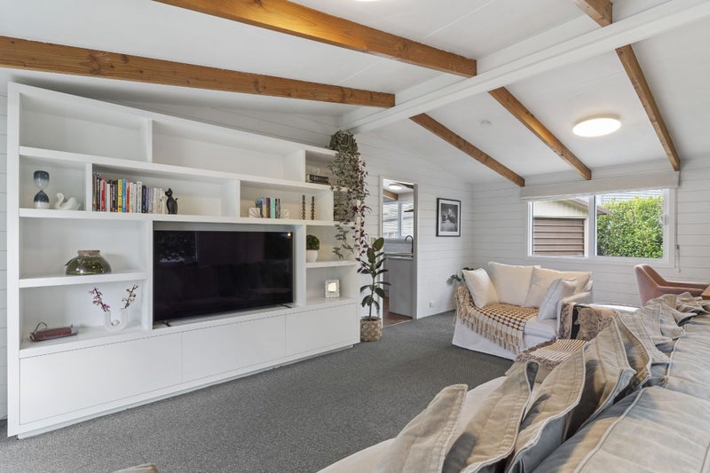 1/2 Springbank Lane, Te Atatū Peninsula, Auckland - Carousel 2