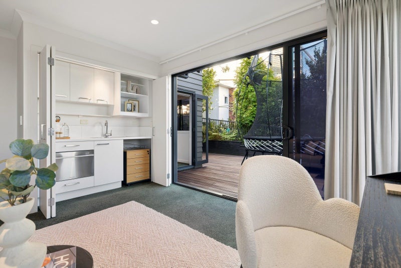 5 Castor Bay Road, Castor Bay, Auckland - Carousel 24