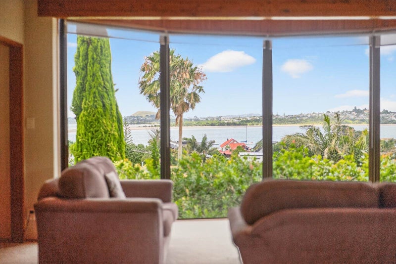 1/6 Basilton Close, Bucklands Beach, Auckland - Carousel 2