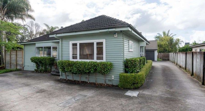 25B Abbotsford Street, Whitiora, Hamilton - Carousel 1