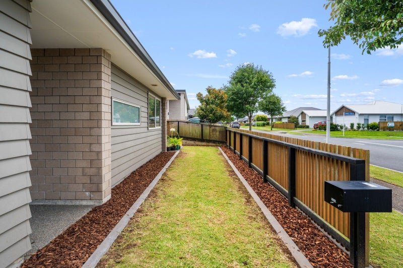 30 Flack Street, Pyes Pa, Tauranga - Carousel 21