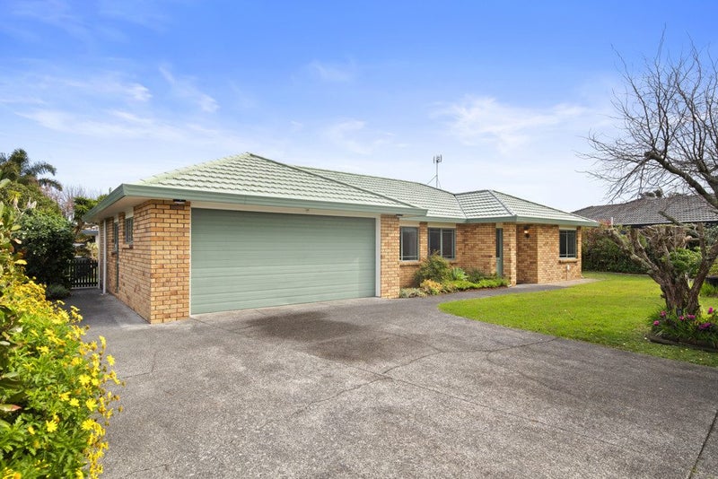 19 Brookesmith Drive, Waiuku, Waiuku - Carousel 1