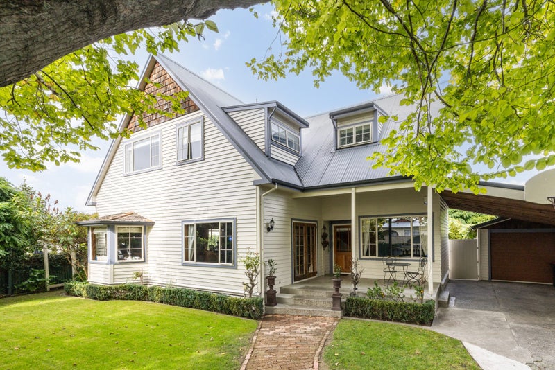 610 Avenue Road West, Saint Leonards, Hastings - Carousel 1