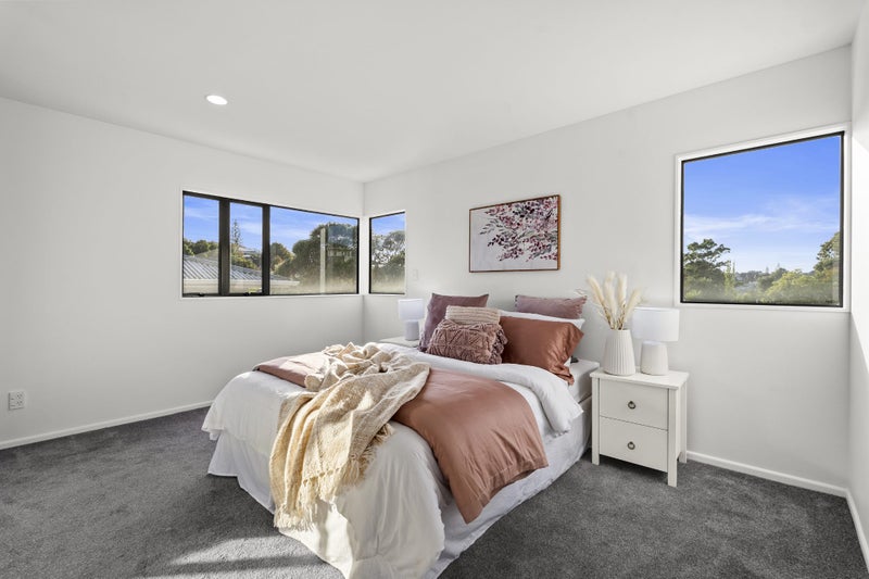 2/10 Juniper Road, Sunnynook, Auckland - Carousel 1