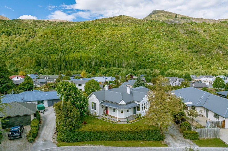 6 Innes Place, Arrowtown, Arrowtown - Carousel 2