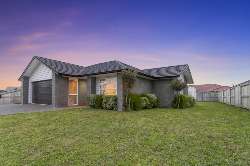 84 Penetaka Heights, Pyes Pa, Tauranga - Carousel 1