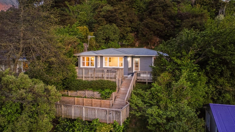 16 Manor Drive, Stokes Valley, Lower Hutt - Carousel 1