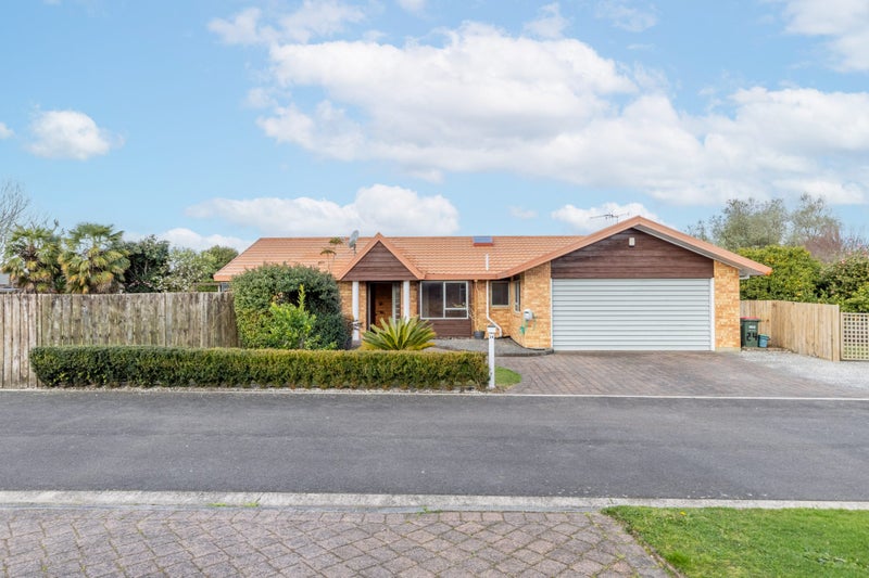 24 Halcione Close, Flagstaff, Hamilton - Carousel 1