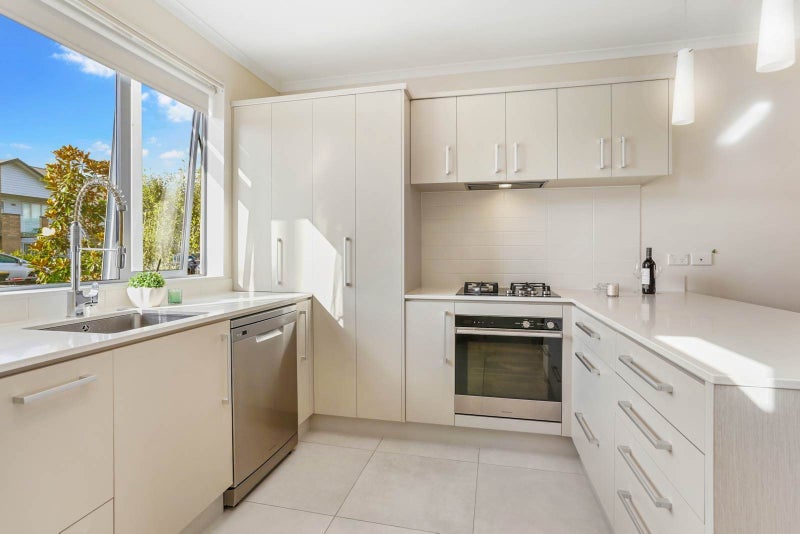 43 Pencaitland Drive, Flat Bush, Auckland - Carousel 1