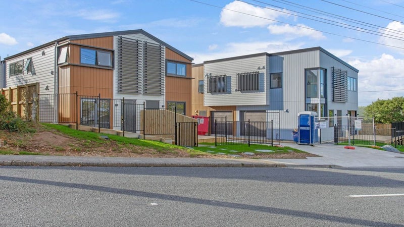 8/196 Royal Road, Massey, Auckland - Carousel 1