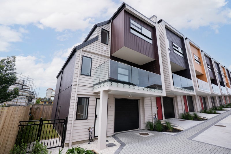 9/3153 Great North Road, New Lynn, Auckland - Carousel 1