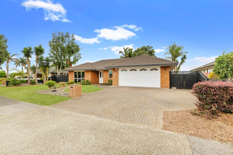 15 Longford Park Drive, Takanini - Carousel 1