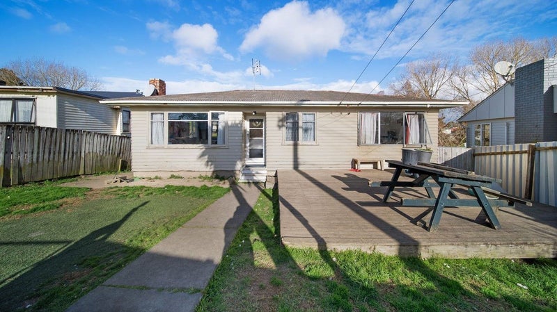 42 Williams Crescent, Otara, Auckland - Carousel 1