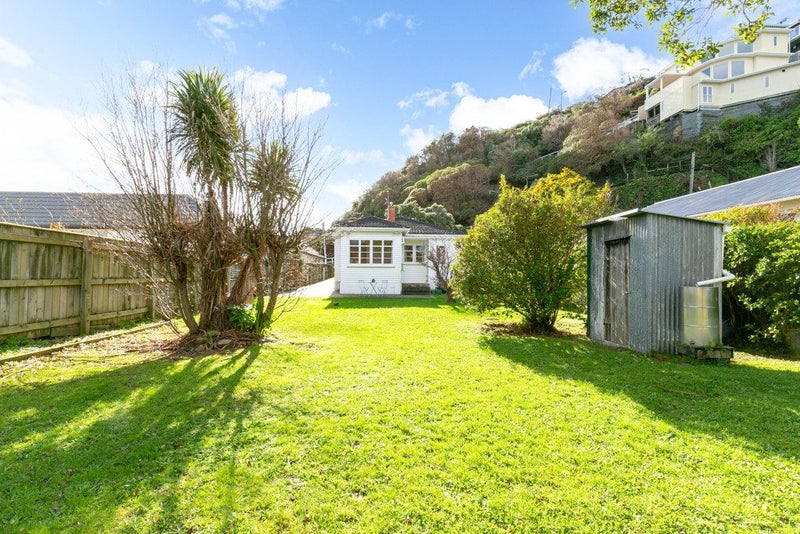 16 Athens Street, Miramar, Wellington - Carousel 2