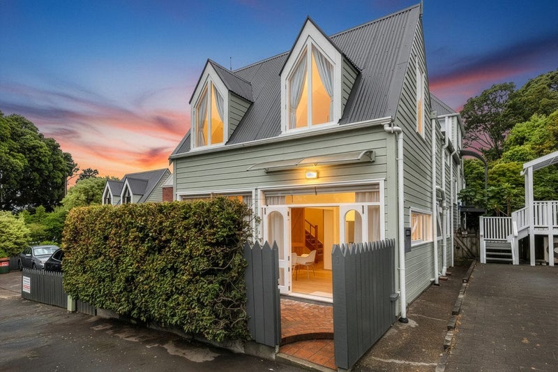1/1 Cottleville Terrace, Thorndon, Wellington - Carousel 1