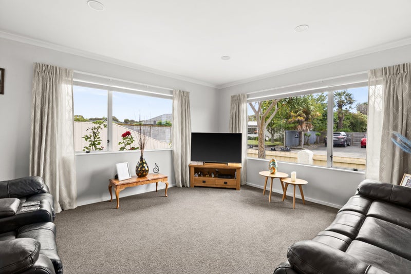 2A Cassino Crescent, Onekawa, Napier - Carousel 2