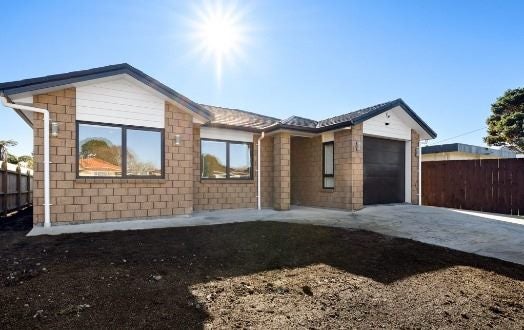 9 Holland Street, Pukekohe, Pukekohe - Carousel 1