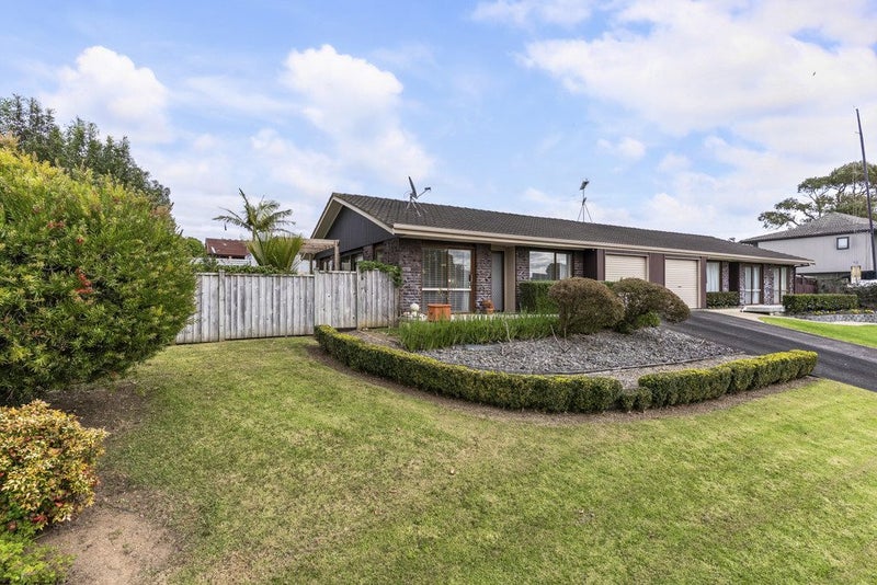 1/2 Clyside Avenue, Half Moon Bay, Auckland - Carousel 1