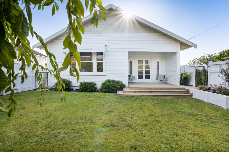 59A Paynters Avenue, Strandon, New Plymouth - Carousel 1