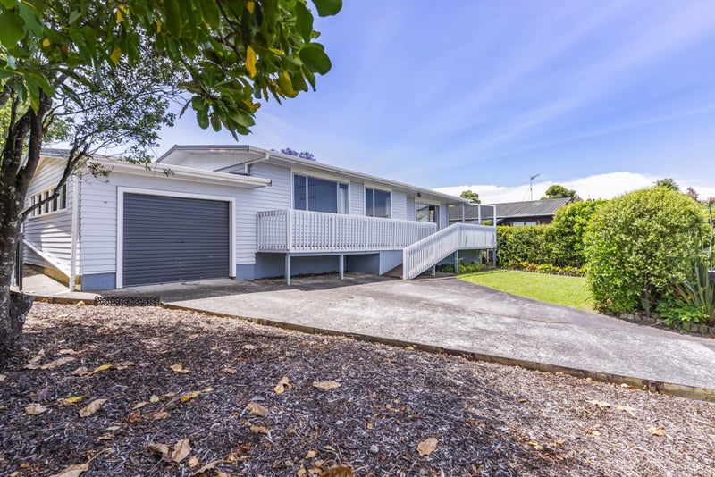 24 Albatross Road, Red Beach, Red Beach - Carousel 2