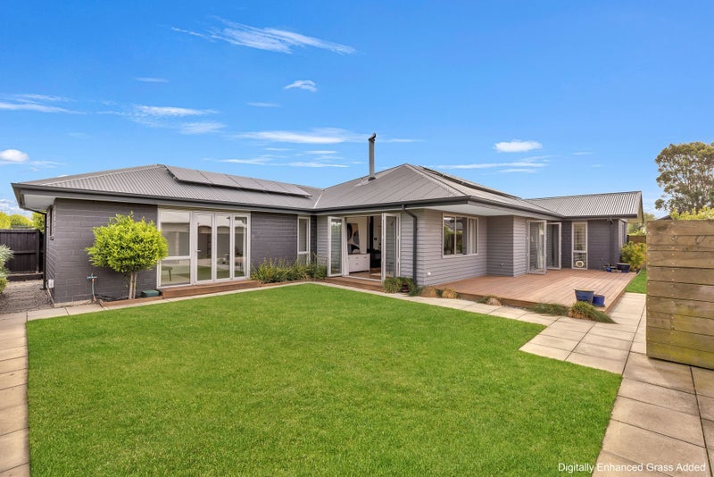 43 Sunline Avenue, Lincoln, Lincoln - Carousel 1