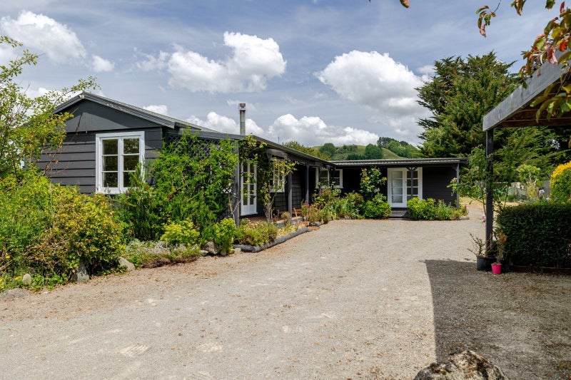 81390 State Highway 2, Mangatainoka, Pahiatua - Carousel 1