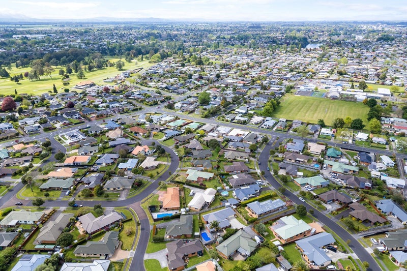 63 Waiwherowhero Drive, St Andrews, Hamilton - Carousel 29