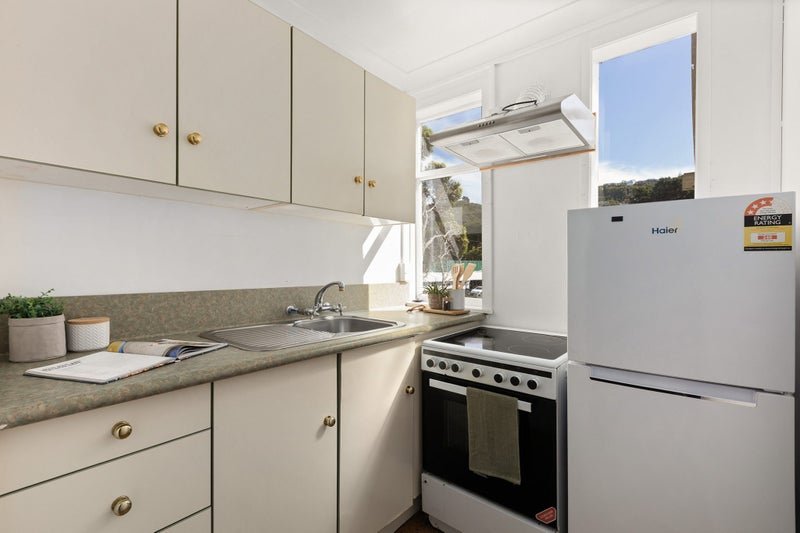 62 Stanley Street, Berhampore, Wellington - Carousel 2
