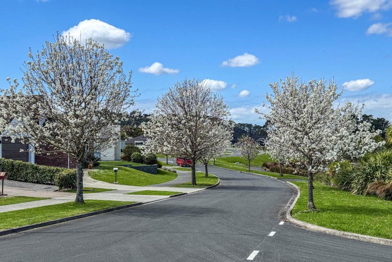 4 The Landing, Riverhead, Riverhead - Carousel 33