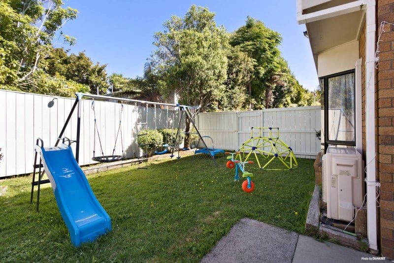 106B Owairaka Avenue, Mount Albert, Auckland - Carousel 1