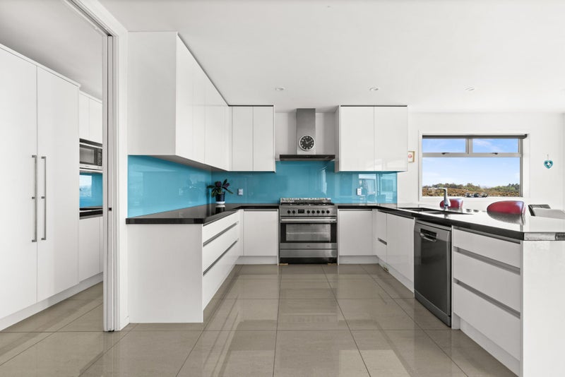 35 Quarry Ridge, Poraiti, Napier - Carousel 1